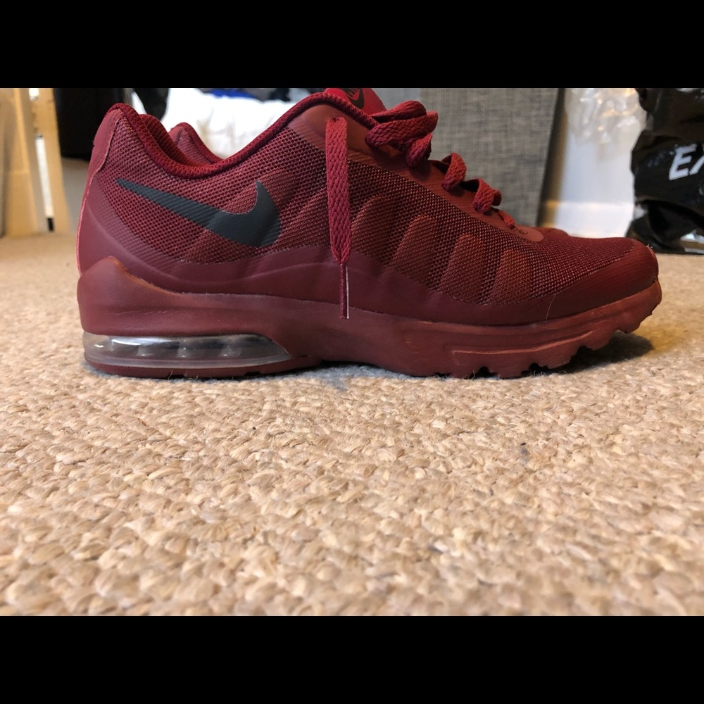 Maroon Air Max 95 Sneakers